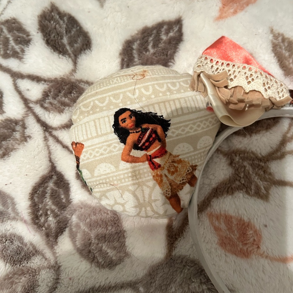 Disney Red and Cream Hair Bow Accessory - Picture 2 of 8